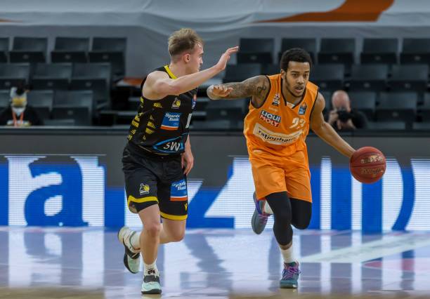 队协防与外 队协防与外